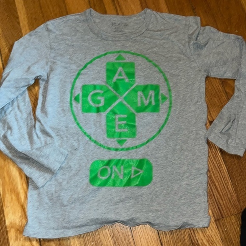 Children’s place boys M game on video game long sleeve EUC M size 7.